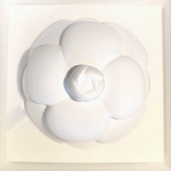 CHANEL Ceramic White Camellia Fragrance Diffuser Air Freshener - Picture 1 of 9